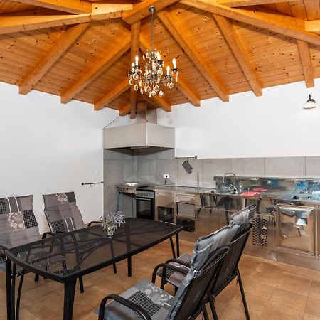 Villa Buroli With Pool, Sauna And Jacuzzi Extérieur photo