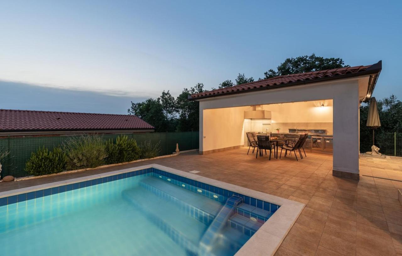 Villa Buroli With Pool, Sauna And Jacuzzi Extérieur photo