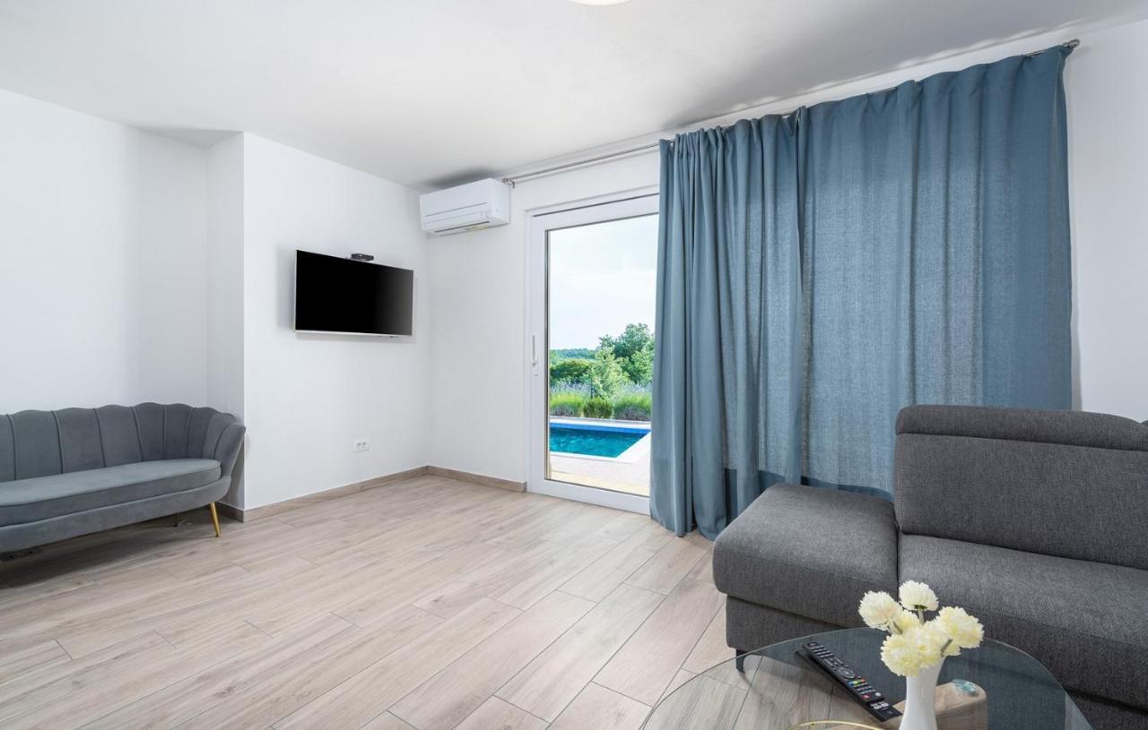 Villa Buroli With Pool, Sauna And Jacuzzi Extérieur photo