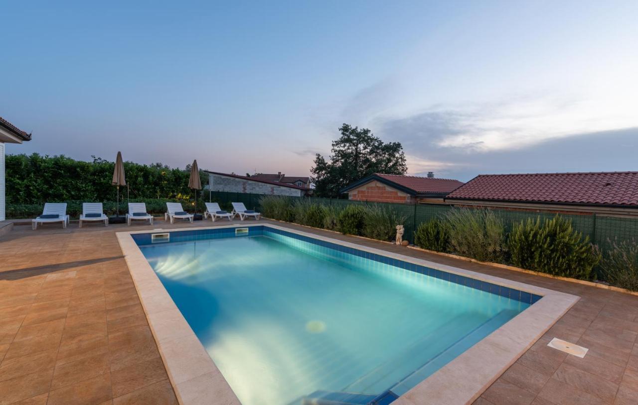 Villa Buroli With Pool, Sauna And Jacuzzi Extérieur photo