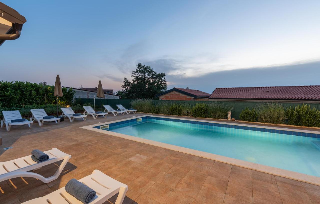 Villa Buroli With Pool, Sauna And Jacuzzi Extérieur photo