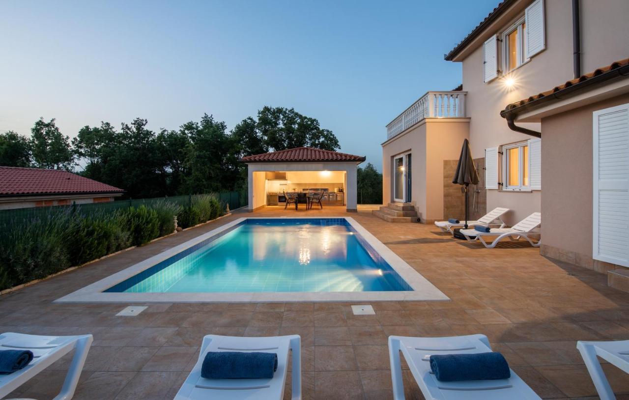 Villa Buroli With Pool, Sauna And Jacuzzi Extérieur photo