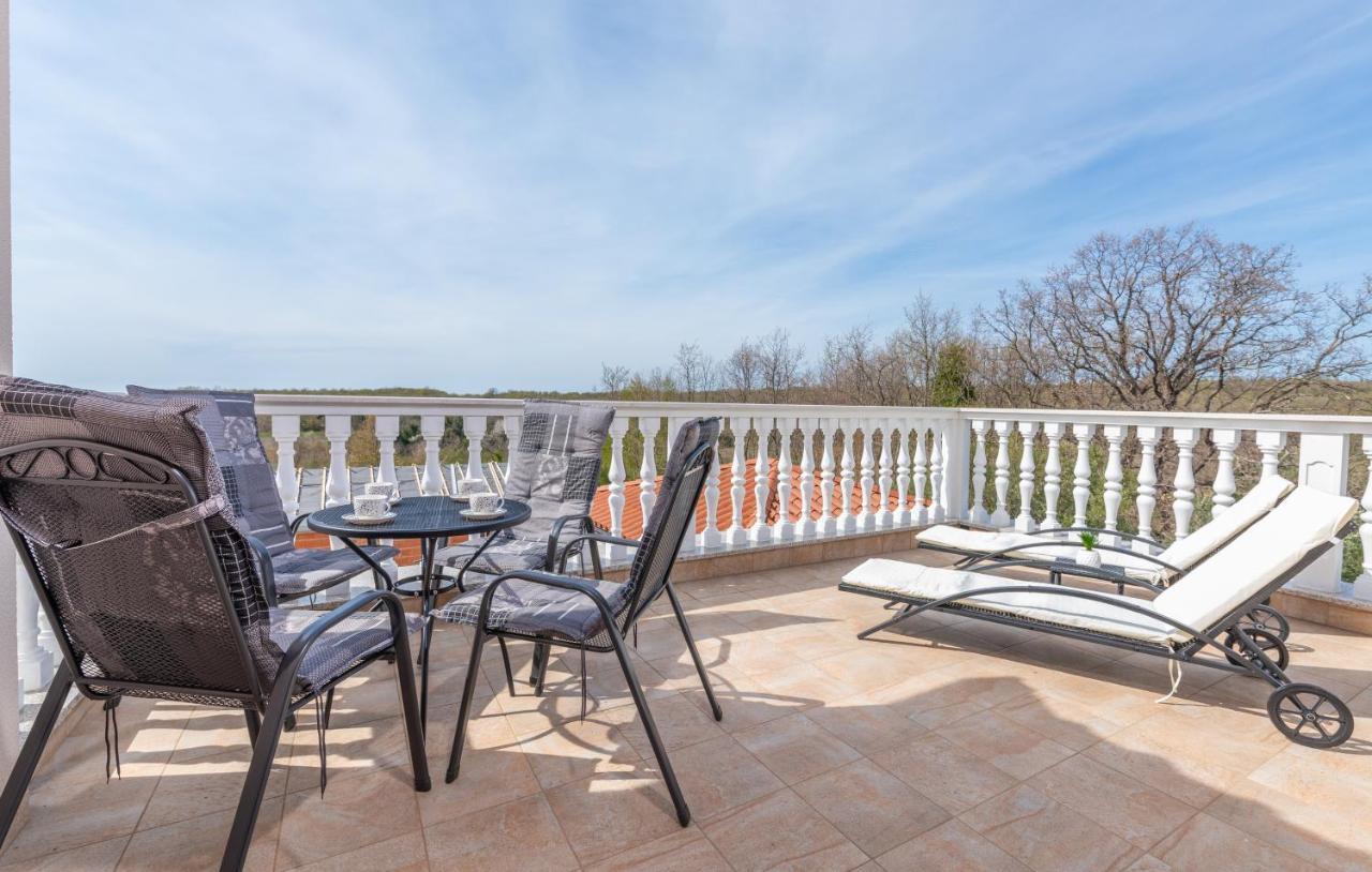 Villa Buroli With Pool, Sauna And Jacuzzi Extérieur photo
