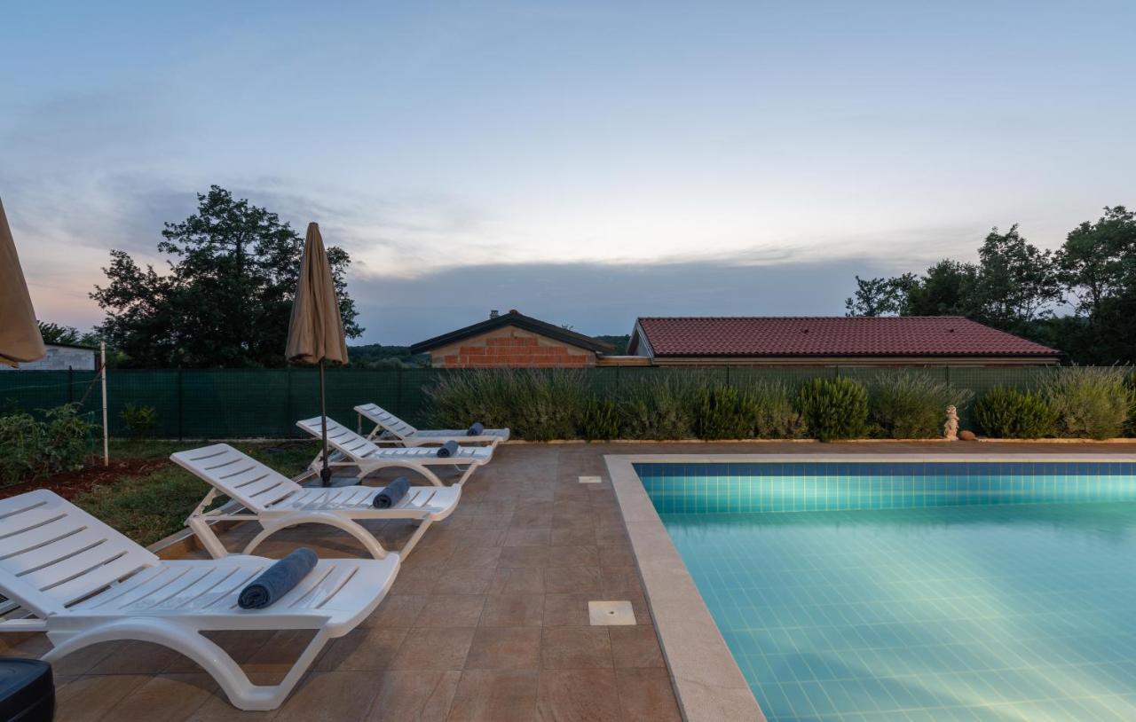 Villa Buroli With Pool, Sauna And Jacuzzi Extérieur photo