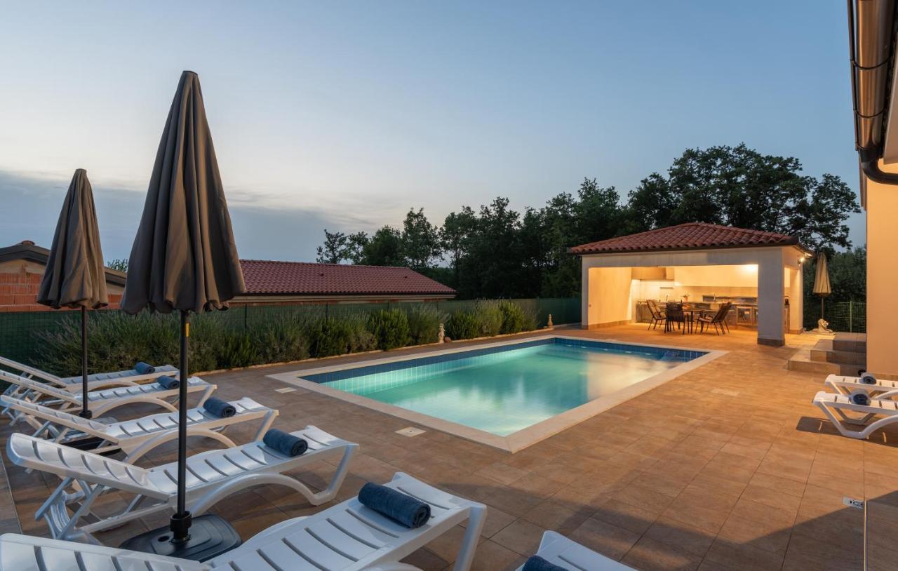 Villa Buroli With Pool, Sauna And Jacuzzi Extérieur photo