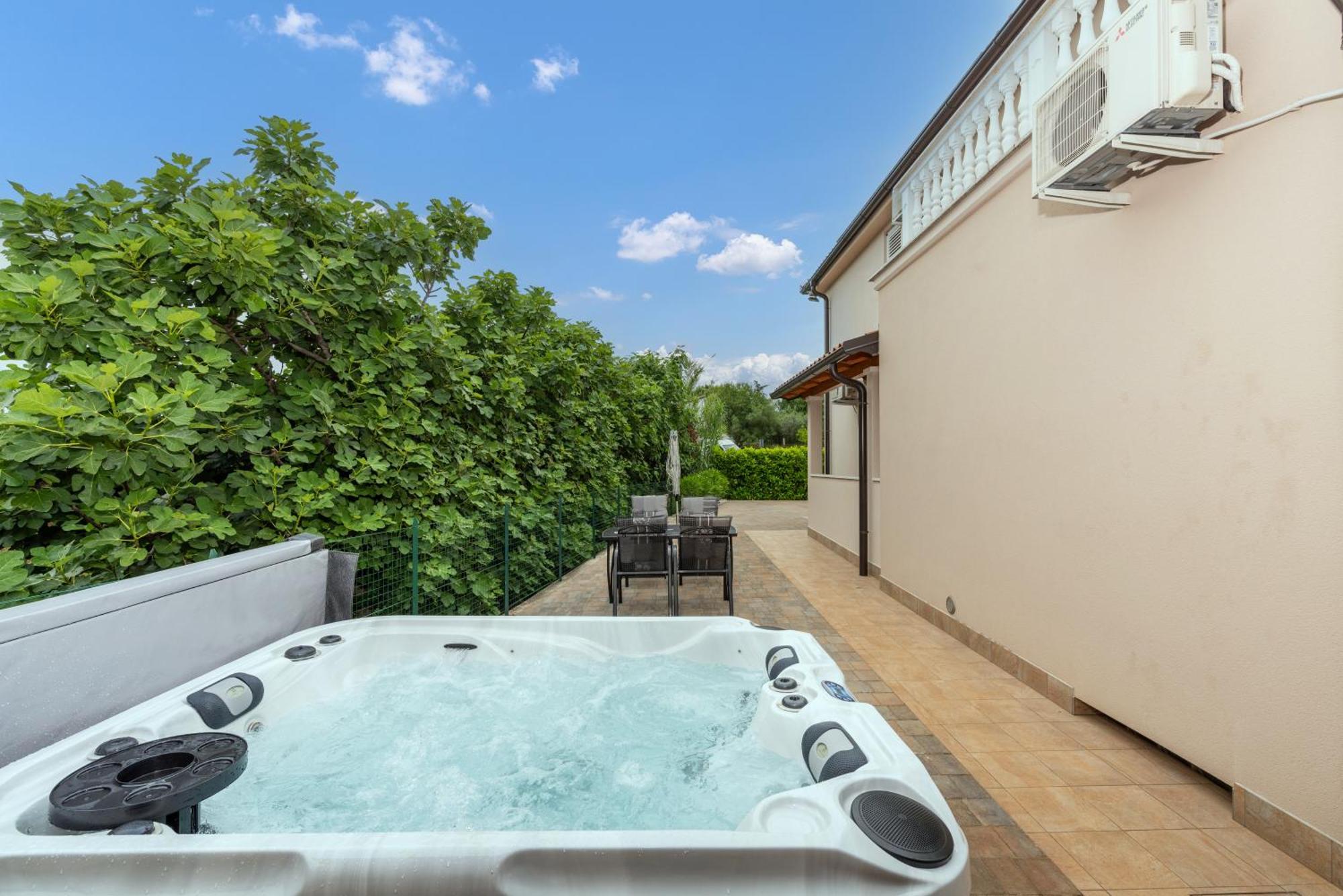 Villa Buroli With Pool, Sauna And Jacuzzi Extérieur photo