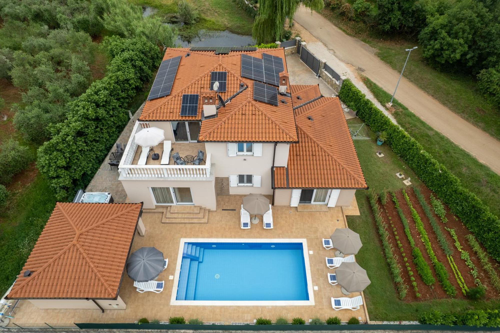 Villa Buroli With Pool, Sauna And Jacuzzi Extérieur photo